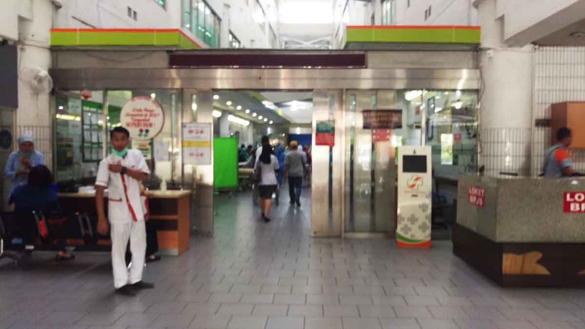 Suasana IRD RSU dr Soetomo Surabaya.