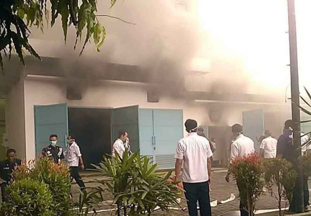 Ruang genset RSUD Saiful Anwar terbakar