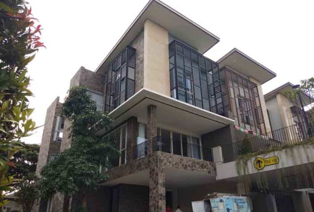 PLN menambah daya di perumahan elit Wisata Bukit Mas