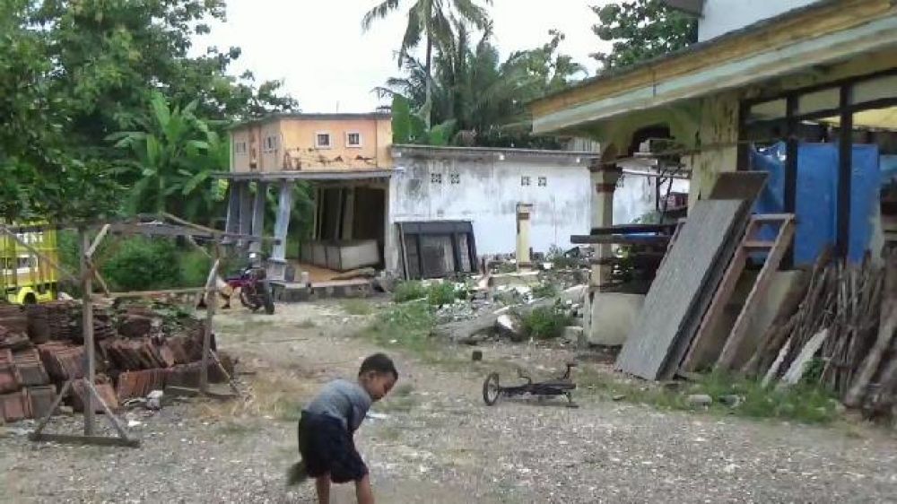 Rumah yang ditinggalkan penghuninya