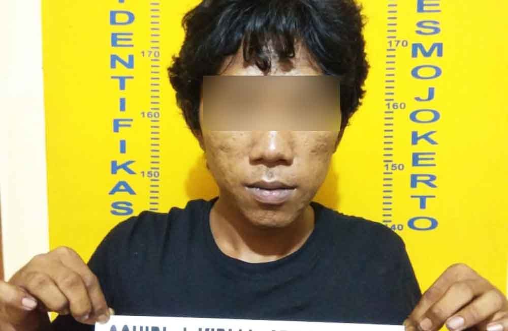 Tersangka saat di Mapolres Mojokerto