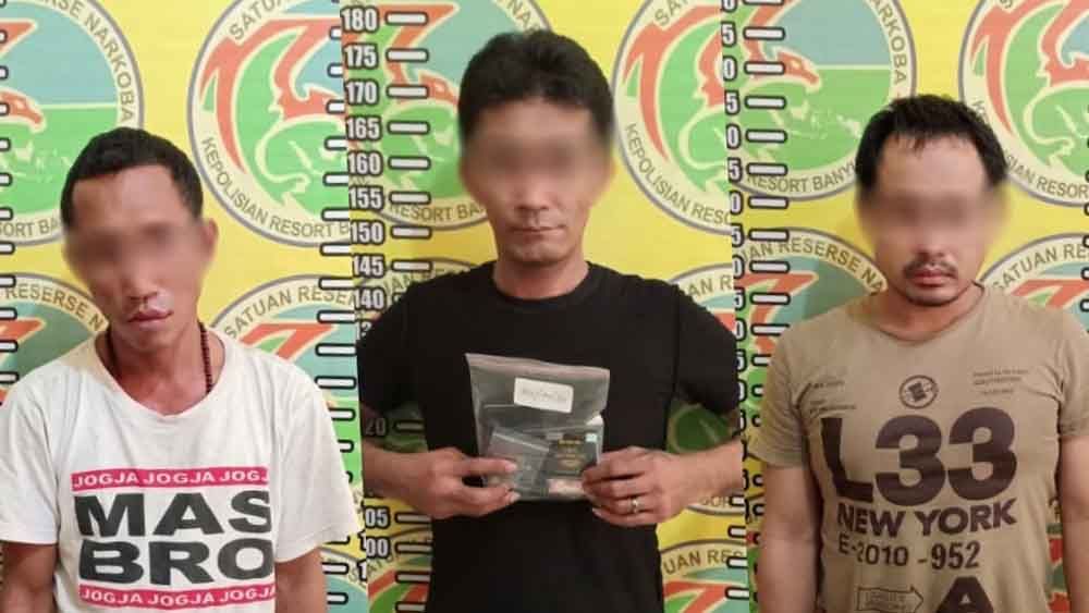 Tiga dari empat tersangka pengedar sabu