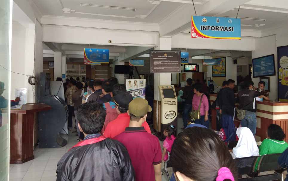 Listrik Sempat Padam, Pelayanan Pemutihan Pajak Kendaraan Terganggu