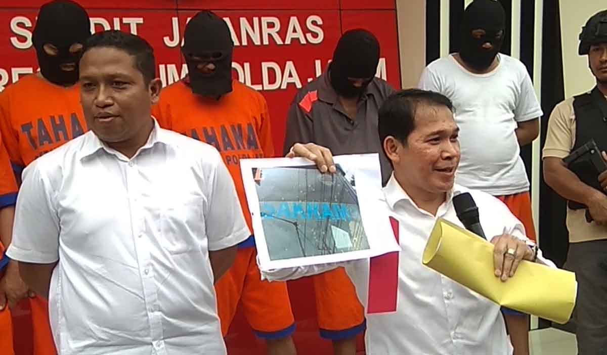 Para tersangka jaringan pemerasan berkedok pengamanan jasa angkut