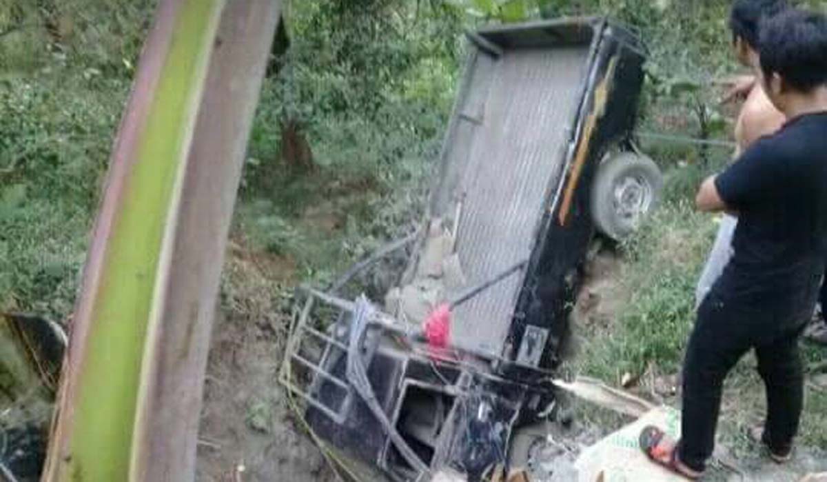 Mobil yang terjun ke Jurang.