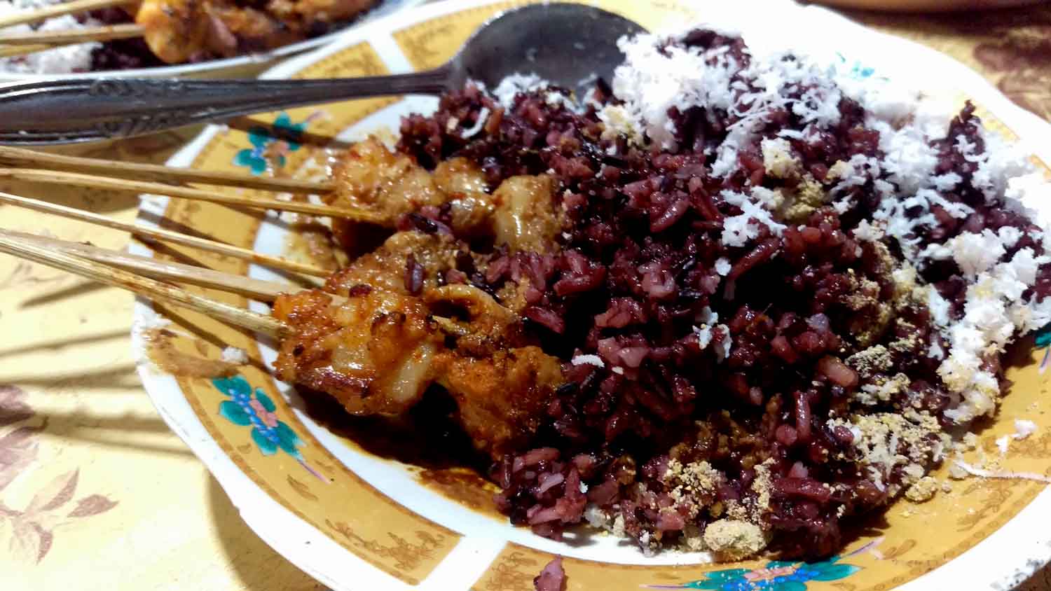 Makanan khas Surabaya yang hampir punah, sate karak.