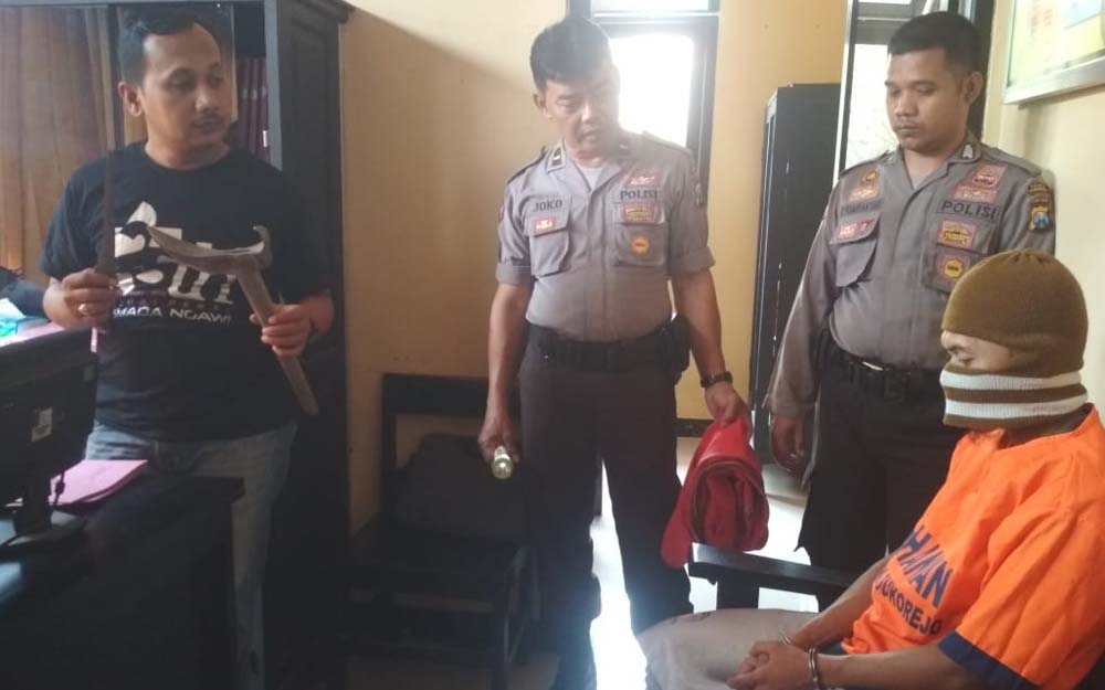 Tersangka diamankan di Polsek Sukorejo (Mita Kusuma/jatimnow.com)