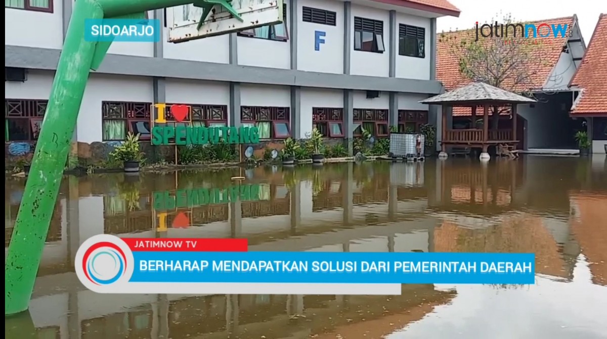 Banjir 3 Minggu, Siswa Belajar di Masjid