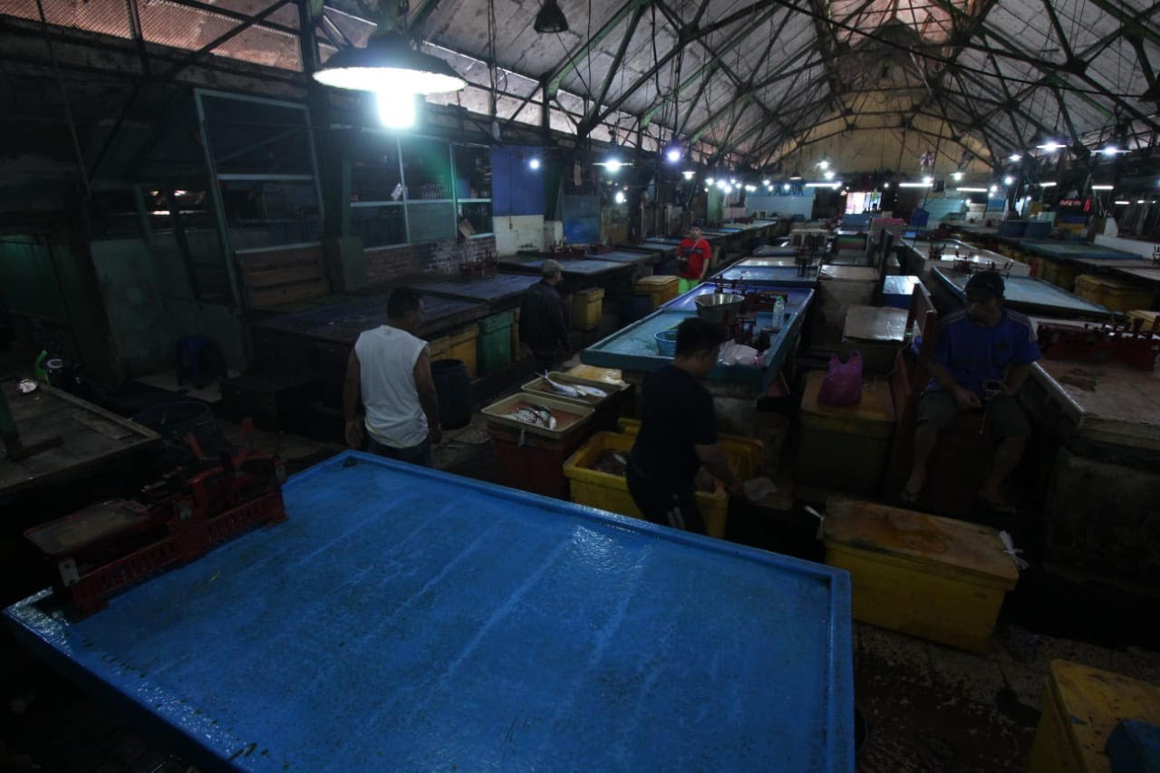 Suasana Pasar Ikan Pabean Surabaya.
