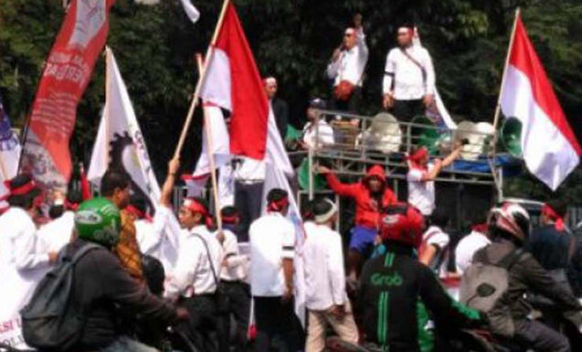  Federasi Serikat Pekerja Pertamina Bersatu demo di depan kantor Kementerian BUMN./Foto: Istimewa 