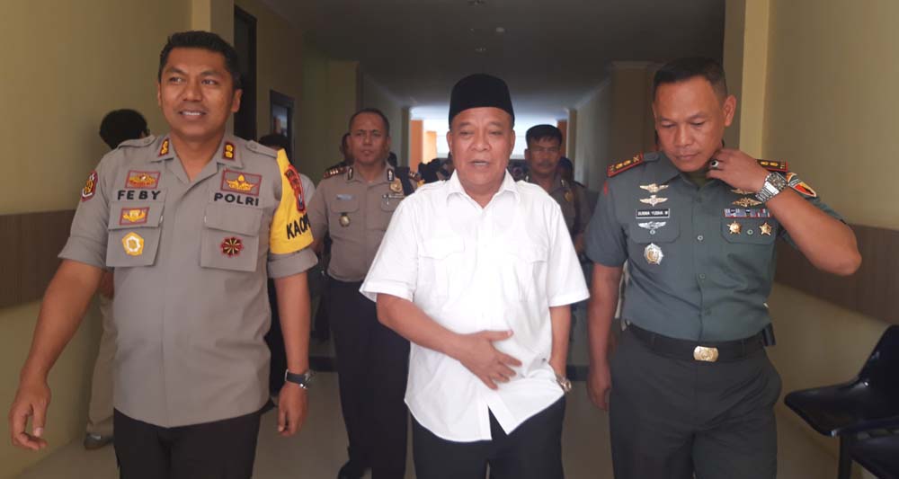 Kapolres Lamongan bersama dengan Bupati usai menjenguk Bripka AA