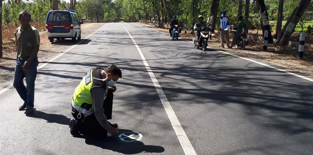 Petugas melakukan olah TKP