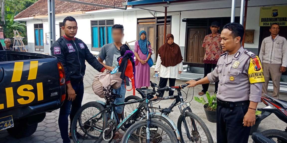 Petugas menunjukkan tersangka dan barang bukti 