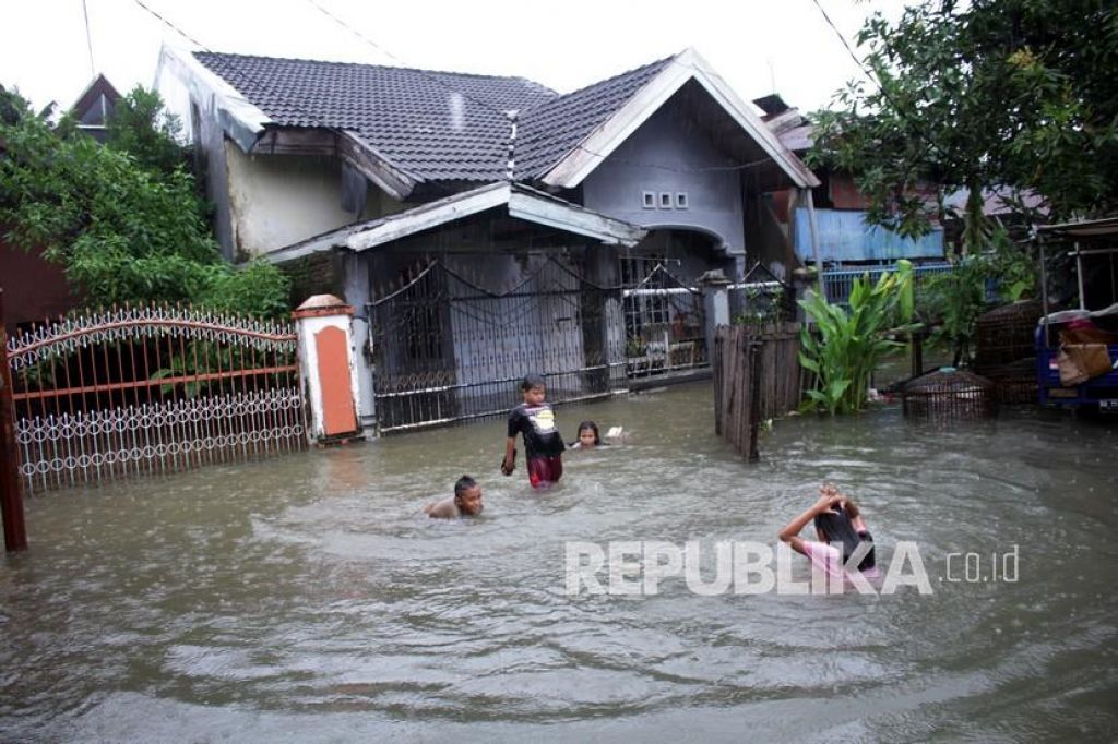 Sejumlah Desa di Sambas Kalbar Terendam Banjir, Ribuan Warga Terdampak