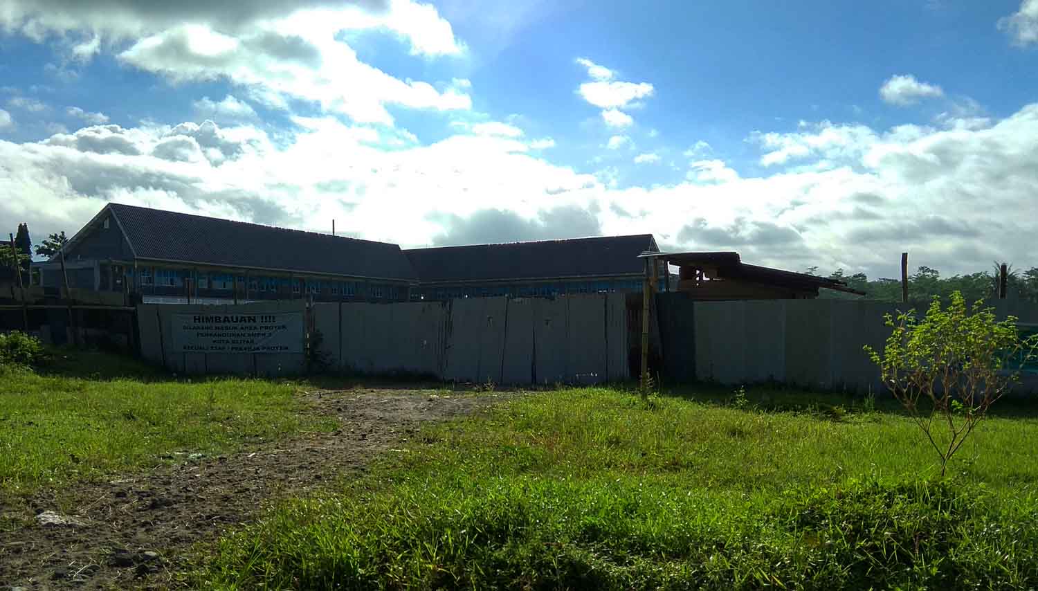 Gedung SMPN 3 Blitar.