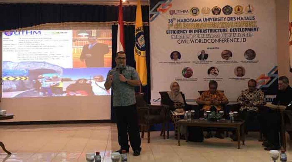  Haziman Bin Wan Ibrahim dari Universiti Tun Hussein Onn Malaysia sebagai keynote speaker