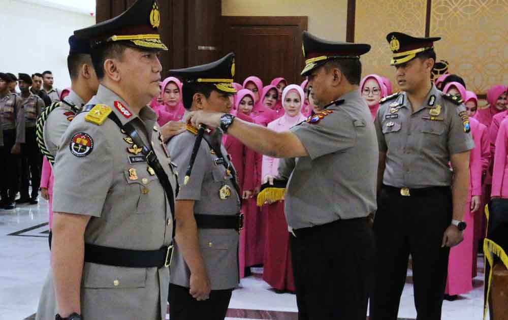 Prosesi sertijab Wakapolda Jatim di Gedung Patuh, Jumat (16/11/2018)
