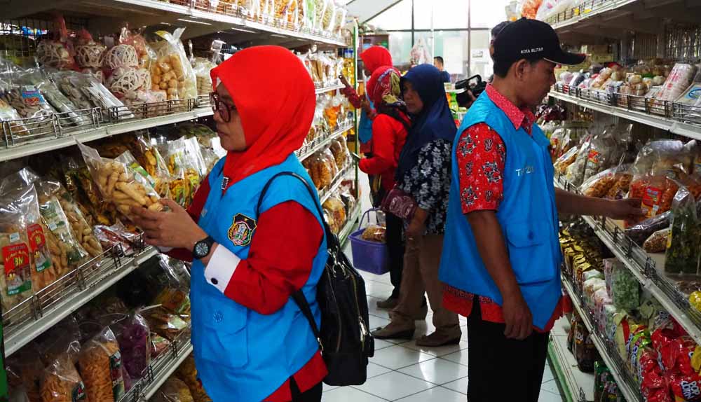 Sidak makanan dan minuman di Blitar