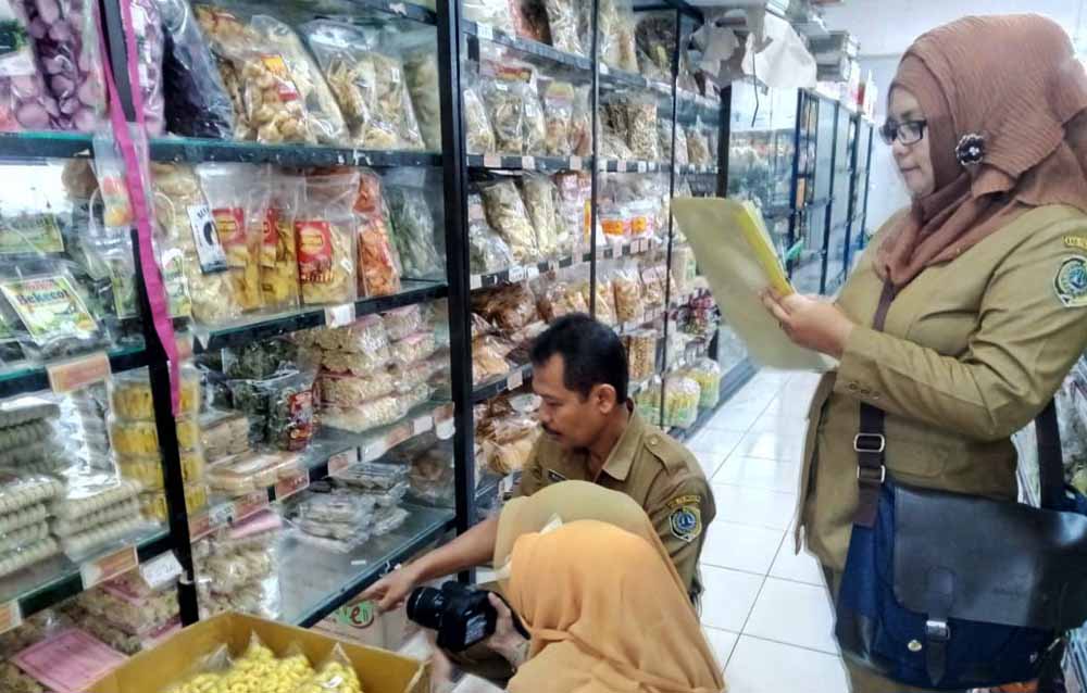 Ditemukan Makanan Kemasan Tercemar Kotoran Tikus di Tulungagung