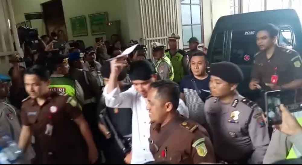 Ahmad Dhani jalani sidang di PN Surabaya