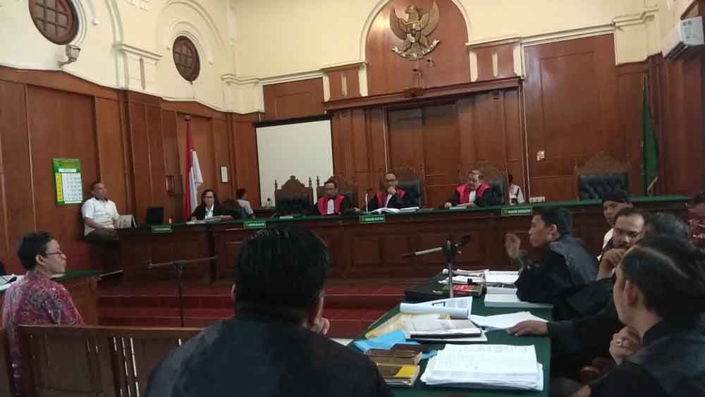 Sidang Ahmad Dhani di PN Surabaya