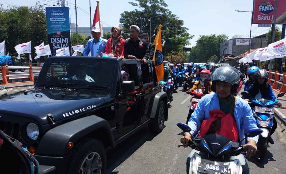 Arak-arakan pesilat peraih medali emas Asian Games 2018 di Surabaya