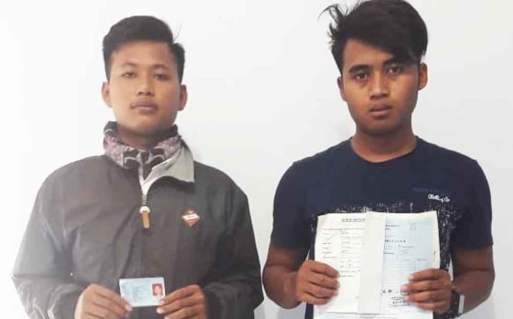 Joki sim saat berada di Mapolres Ponorogo