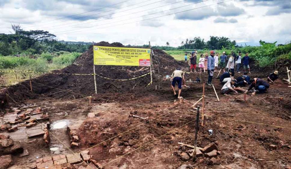 Suasana penggalian temuan situs kuno di Malang