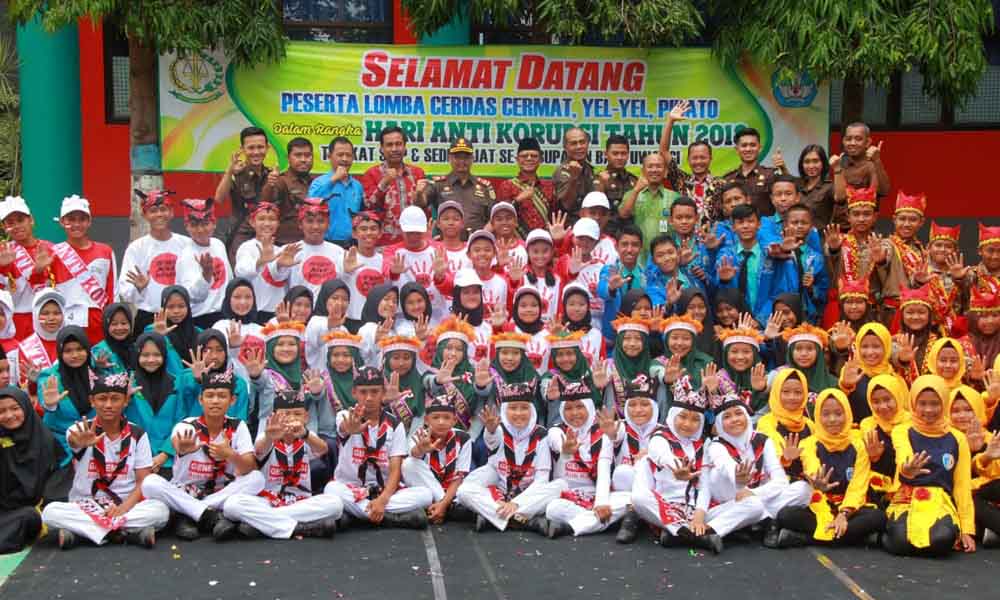 Sejumlah pelajar SMP se Kabupaten Banyuwangi menyerukan antikorupsi melalui lomba