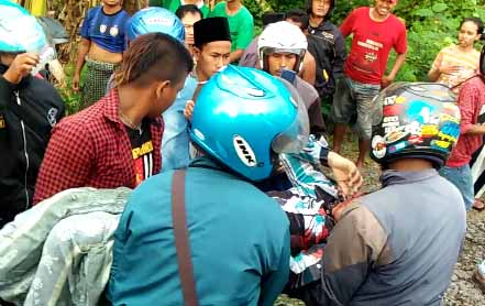 Evakusi pengemudi mobil yang tersambar KA di Pasuruan