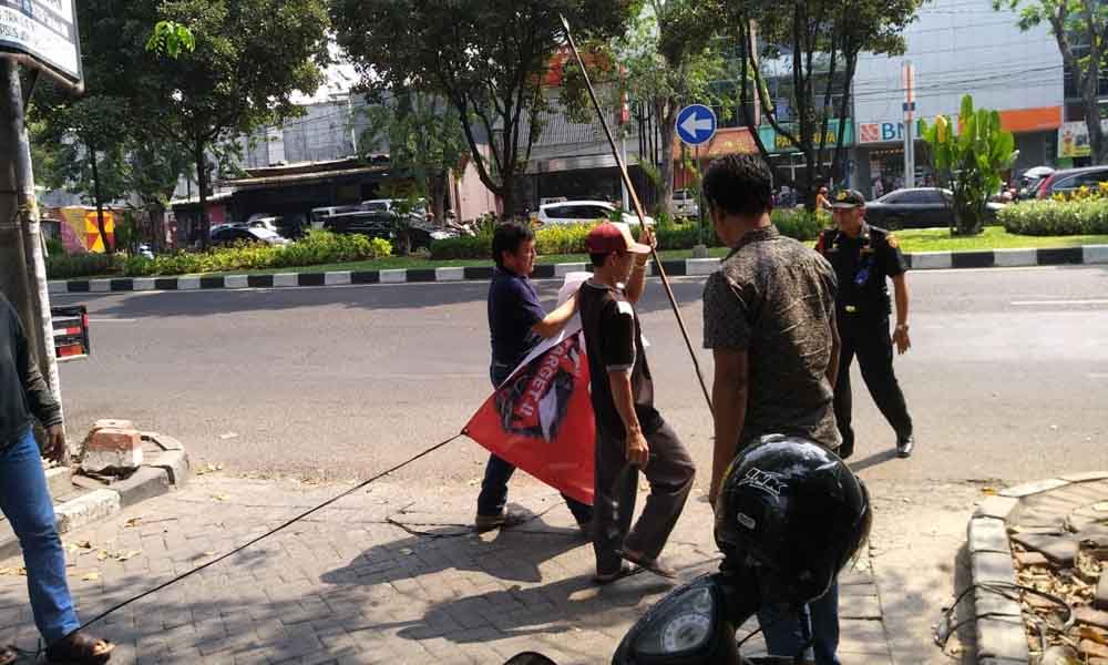 Spanduk Kejengkelan Warga 'Maling Silahkan Masuk' Dicopot