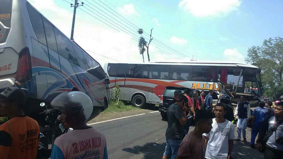 Tiga Bus Tabrakan Karambol di Ngawi, Polisi Ancam Cabut SIM Sopir