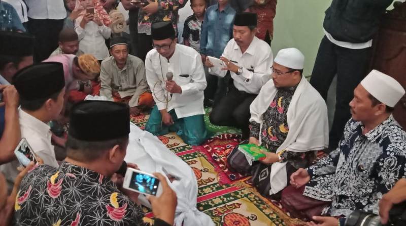 Suasana sumpah pocong kepada Mattawi/Foto: Hafiluddin Ahmad