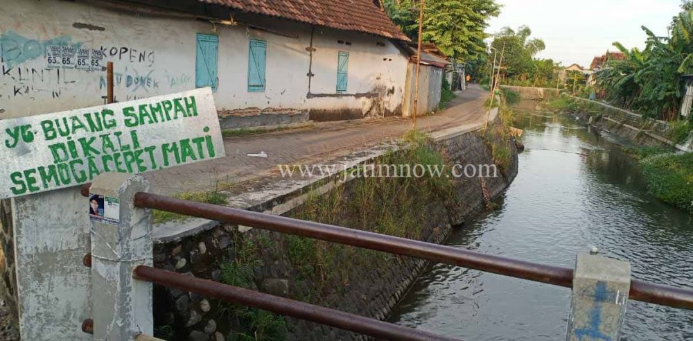 Rambu larangan di Desa Ental Sewu, Kecamatan Buduran, Sidoarjo/Foto: Budi S - jatimnow.com