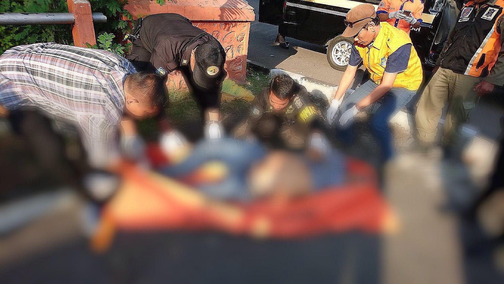 Sopir Taksi di Surabaya Tewas Usai Kencing di Pinggir Jalan