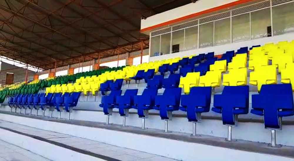 Banku penonton di Stadion Gelora 10 November Surabaya