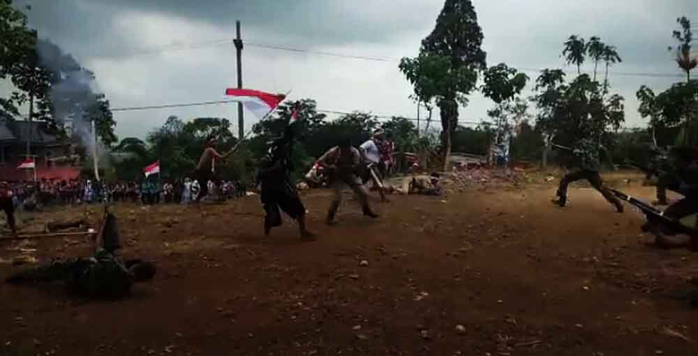 Peringati Hari Pahlawan, Suku Tengger Gelar Teaterikal Pertempuran