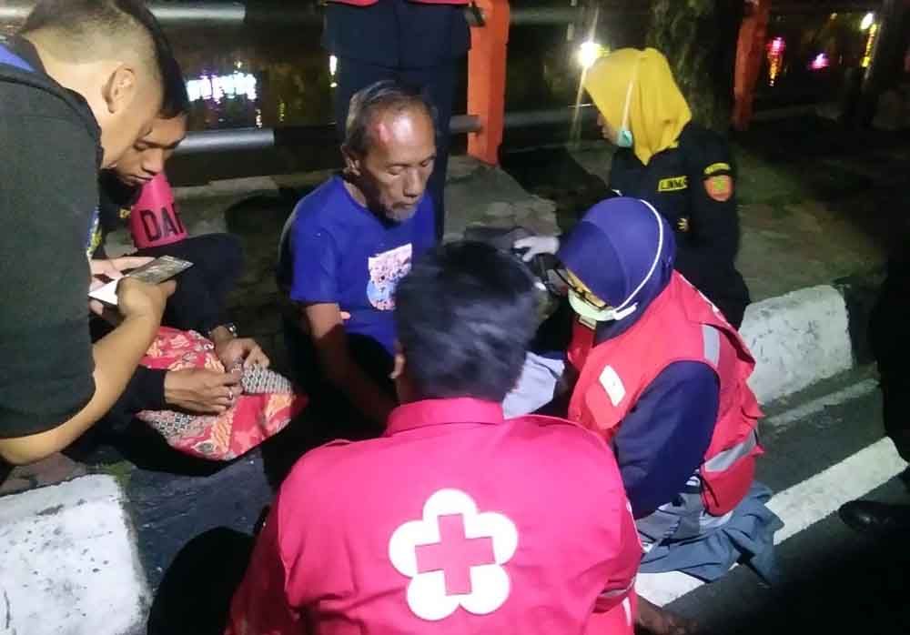 Korban yang tercebur berhasil diselamatkan