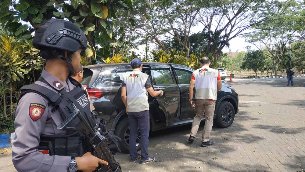  KPK Geledah Sebuah Mobil di Dinas Cipta Karya  Malang, Apa Temuannya?