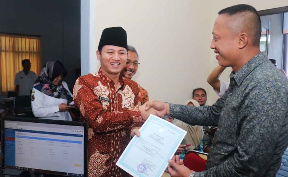 Bupati Trenggalek, Muhammad Nur Arifin saat mengunjungi salah satu UPT