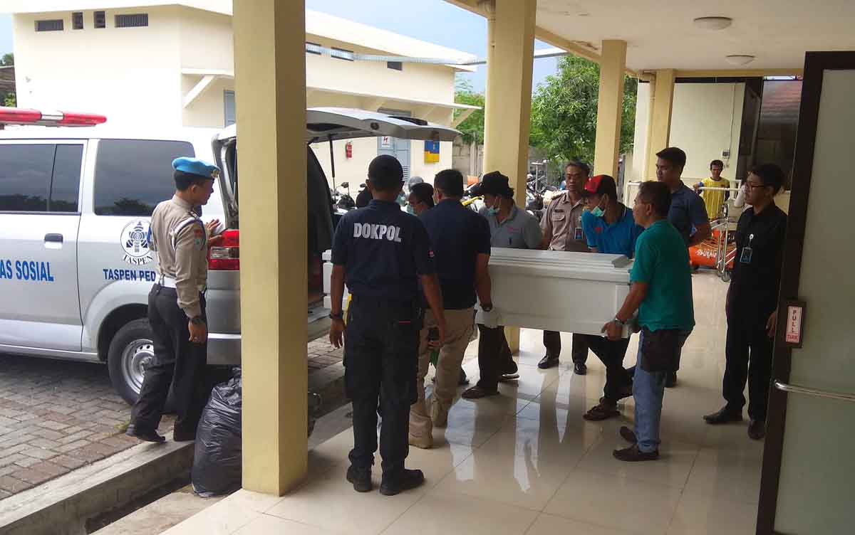 Suasana pemulangan jenazah terduga teroris di RS bhayangkara Surabaya