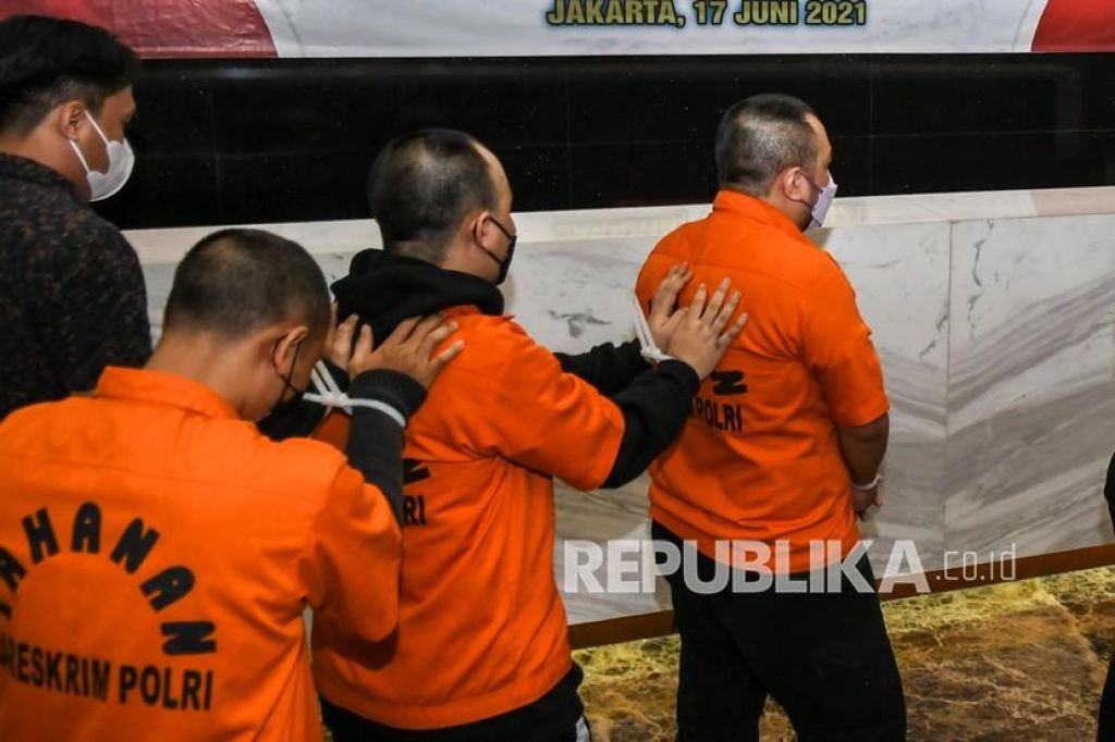 Pinjol Ilegal Berkedok Koperasi Simpan Pinjam Dibongkar, 8 Pelaku Ditangkap