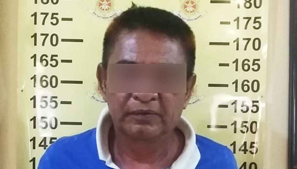 Tersangka saat berada di Mapolsek Gubeng