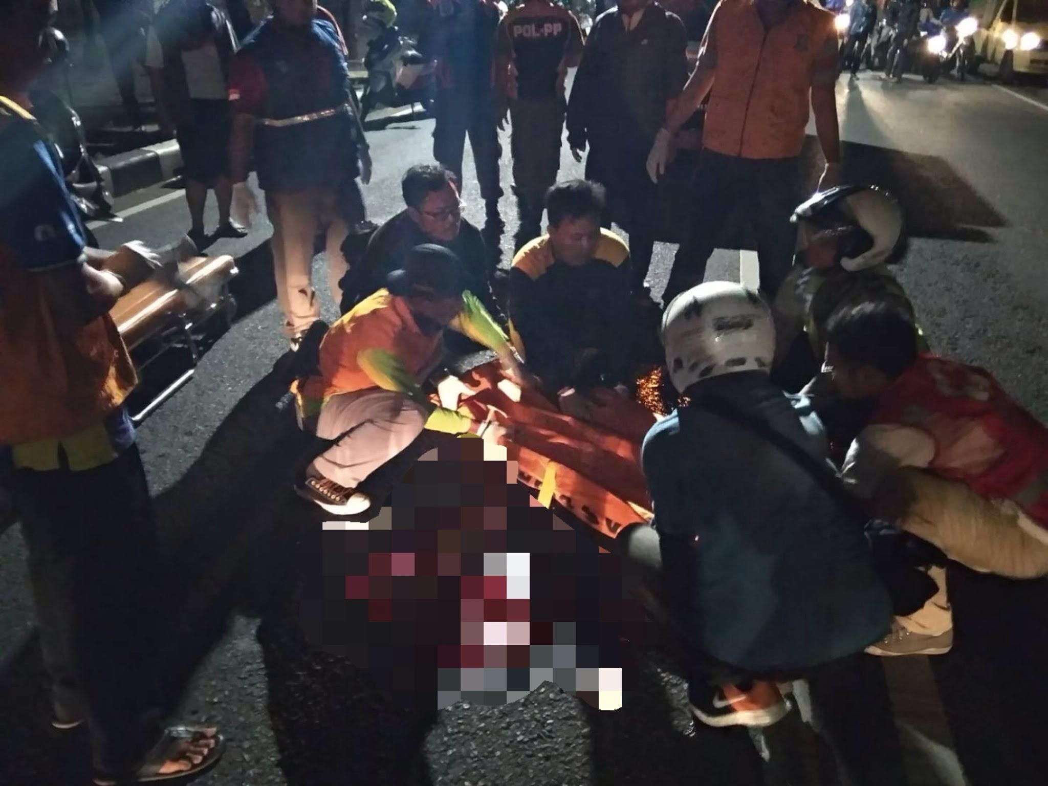 Luka di Kepala, Dua Remaja Terkapar Penuh Darah di Jalanan