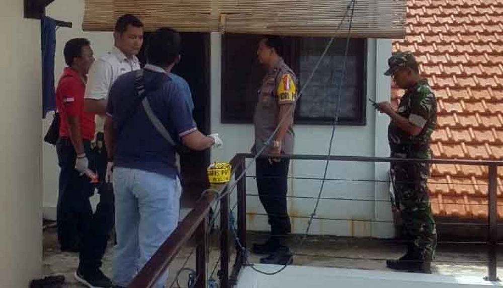 Evakuasi jenazah untuk dibawa ke RS dr Soetomo