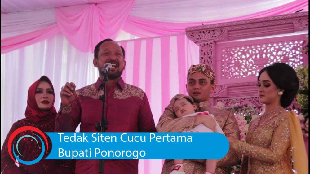 Video: Tedak Siten Cucu Pertama Bupati Ponorogo