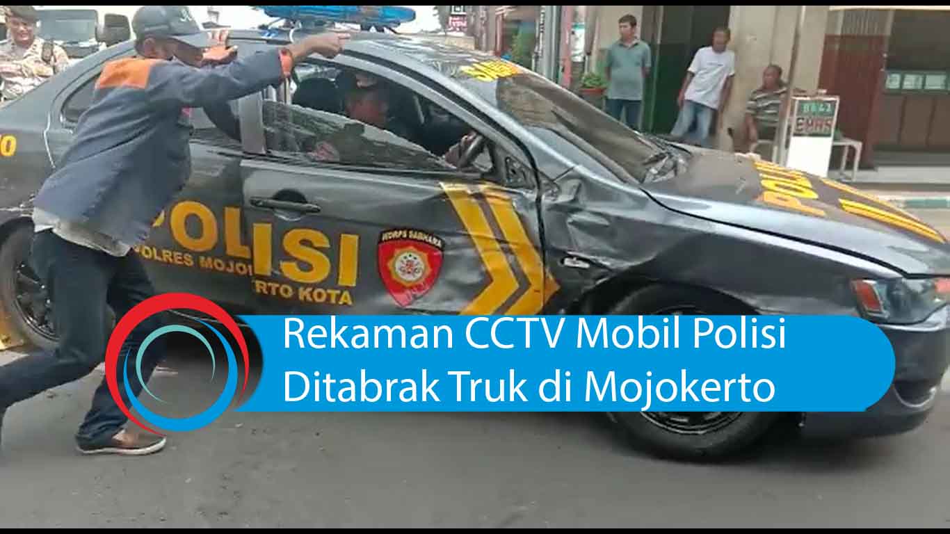 Video: Rekaman CCTV Mobil Polisi Ditabrak Truk di Mojokerto