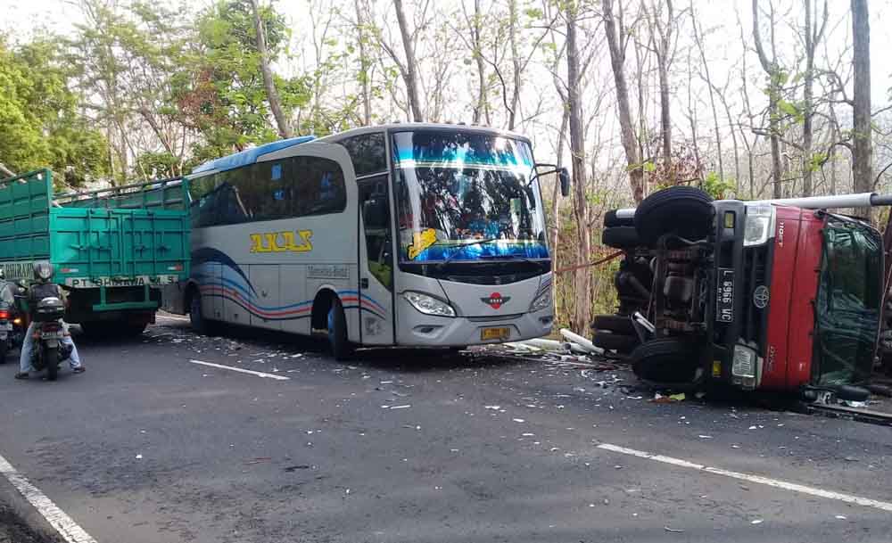 Tiga Truk Terlibat Kecelakaan di Jalur Baluran Situbondo-Banyuwangi