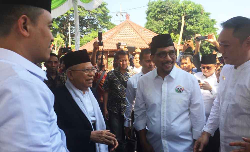 Cawapres KH Ma'ruf Amin bersama Ketua TKD Jatim Machfud Arifin saat di Madura