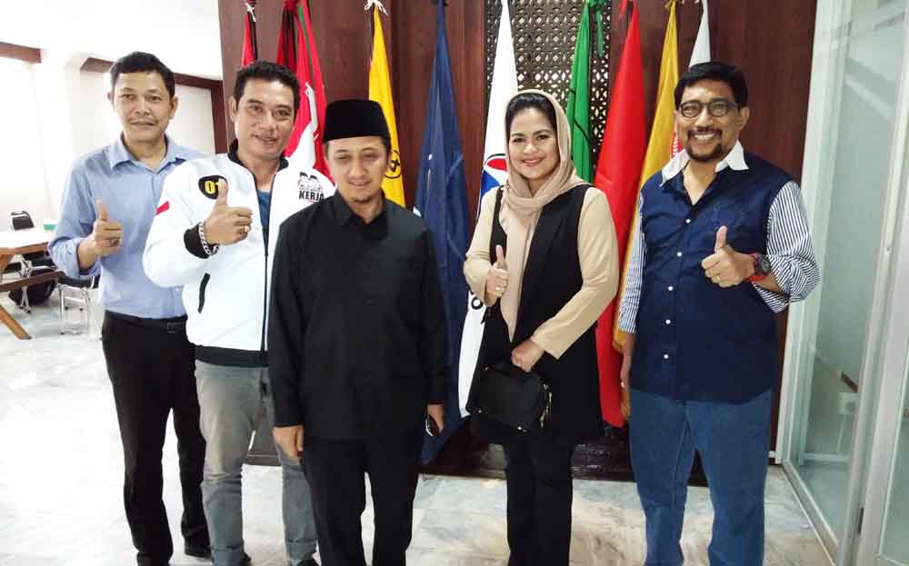 Ketua Timses Jokowi Jatim Machfud Arifin (kanan) bersama Puti Guntur Soekarno dan Ustaz Arifin Ilham saat di kantor TKD Jokowi Jatim